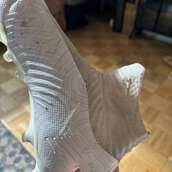 New Balance Teleka v4 Men's Soccer Cleats, White, Size 9 - Picture 4 of 5